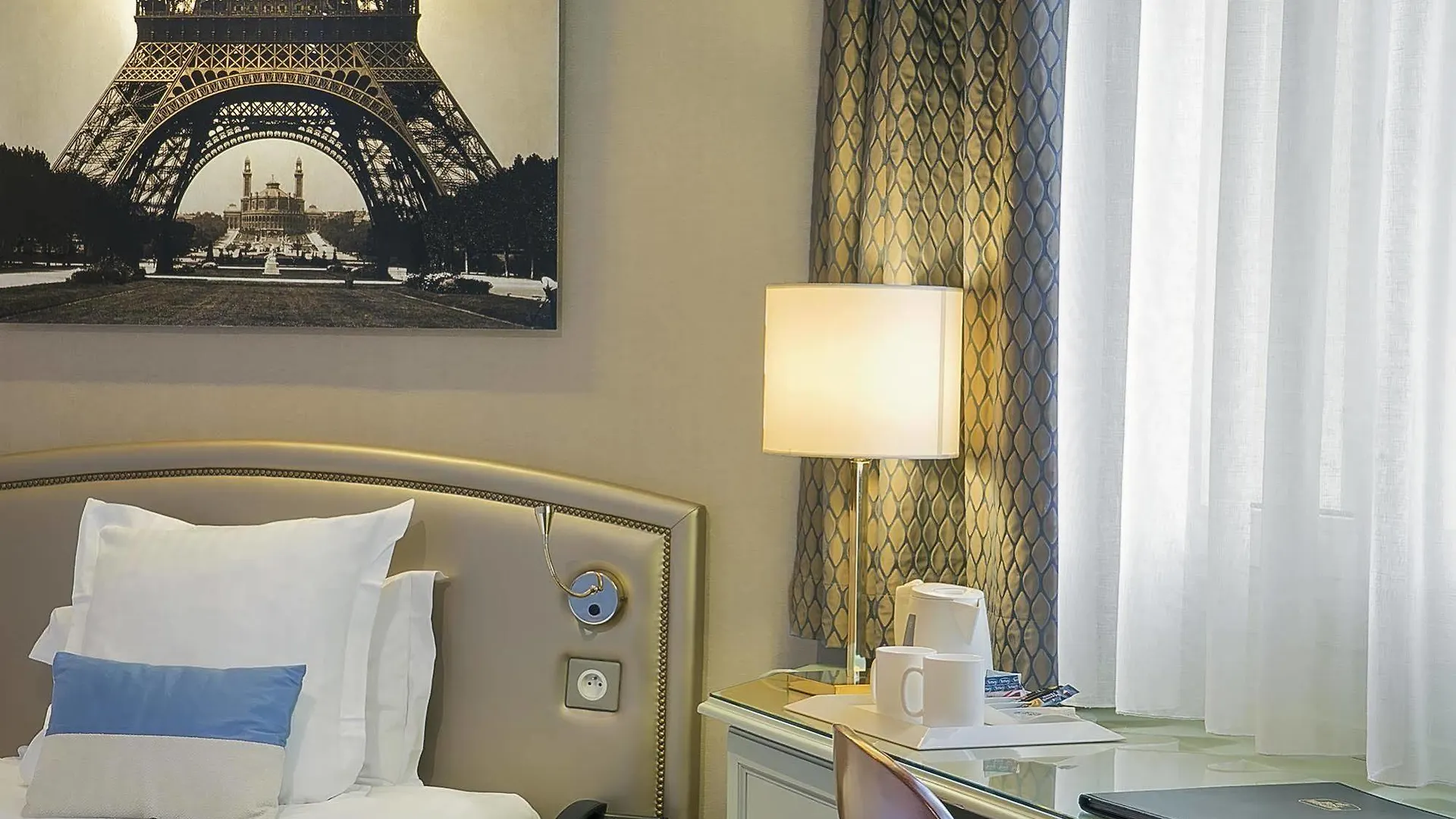 Western Au Trocadero 3*