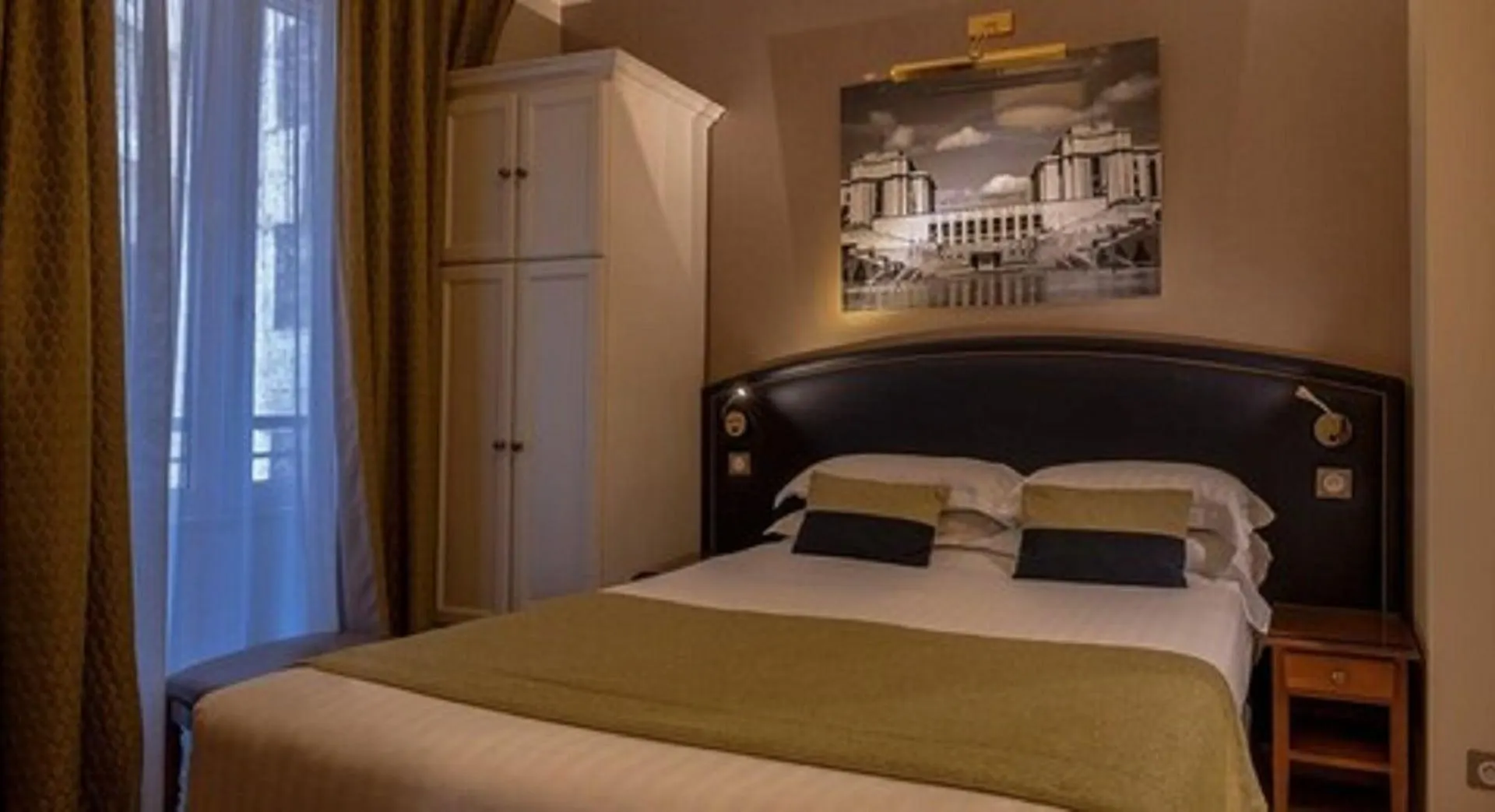 Western Au Trocadero Hotel