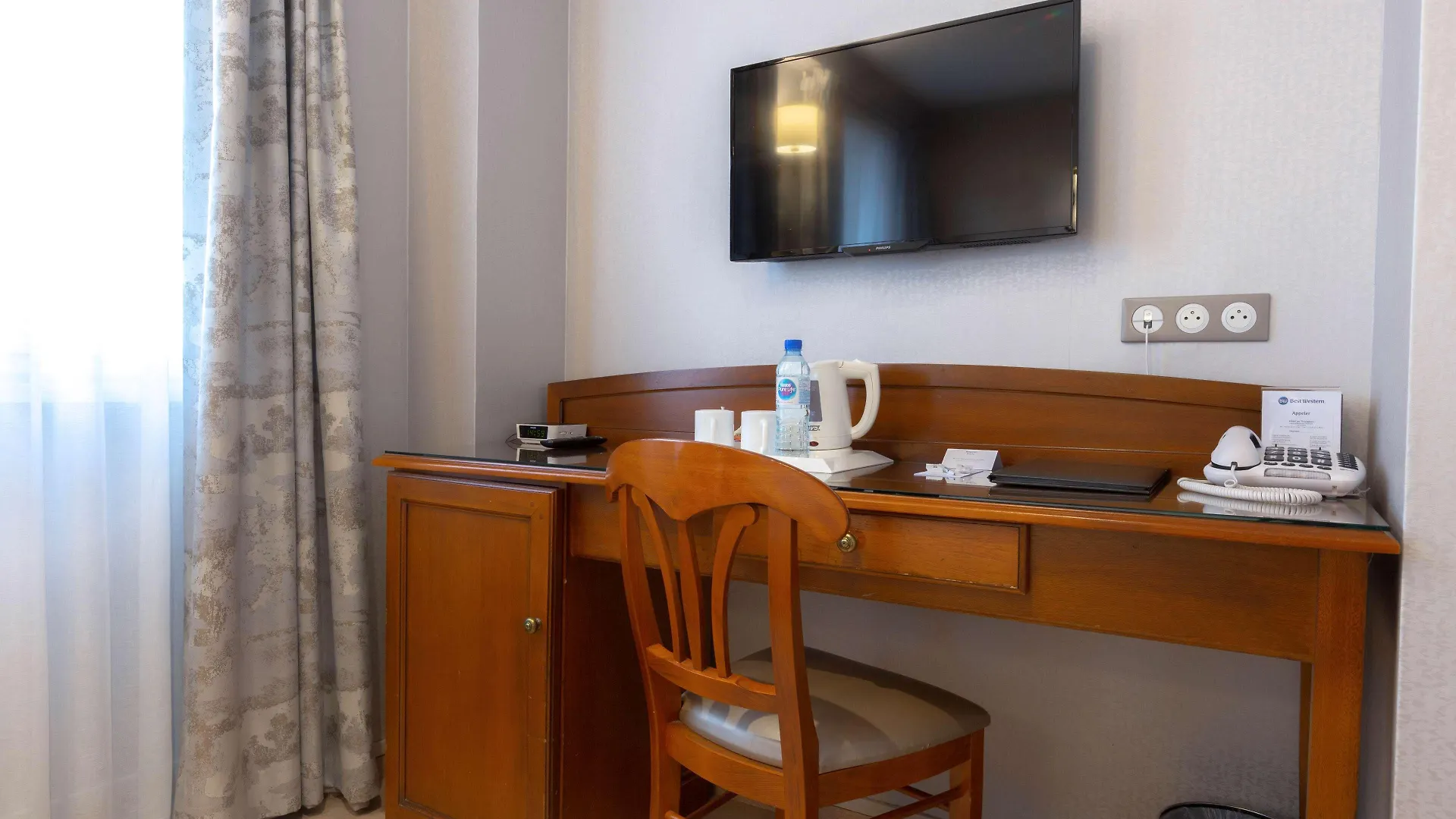 Western Au Trocadero Hotel 3*