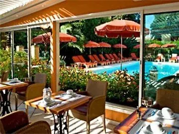 Western Au Trocadéro Hotel