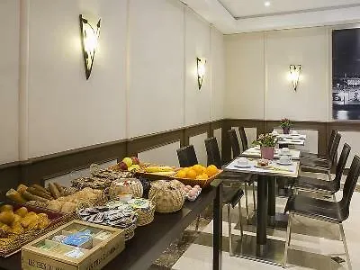 Western Au Trocadero 3* Paříž