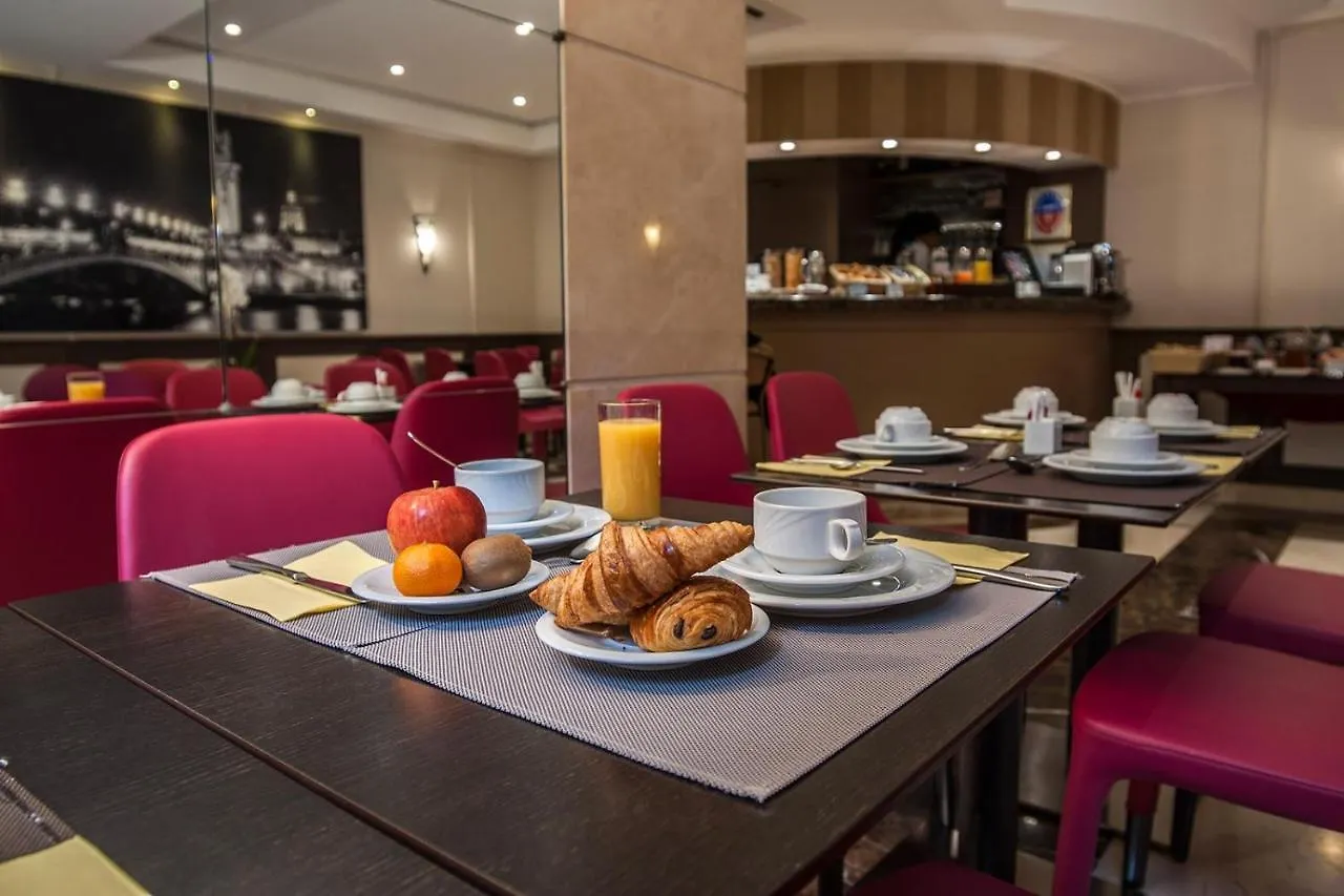 Western Au Trocadero 3* Paříž